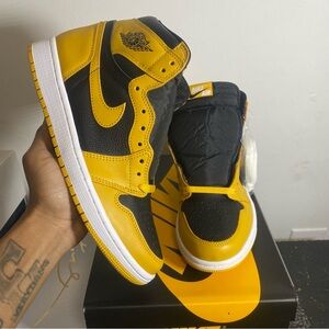 Size 8.5 Air Jordan 1 “Pollen” BRAND NEW